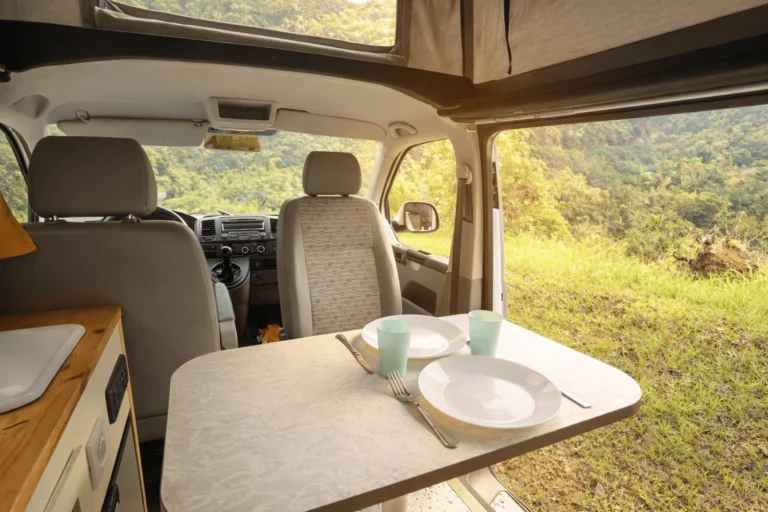 Intérieur van aménagé 4 personnes à La Réunion
